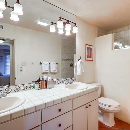 Cozy Southwest Style Condo! Holiday home